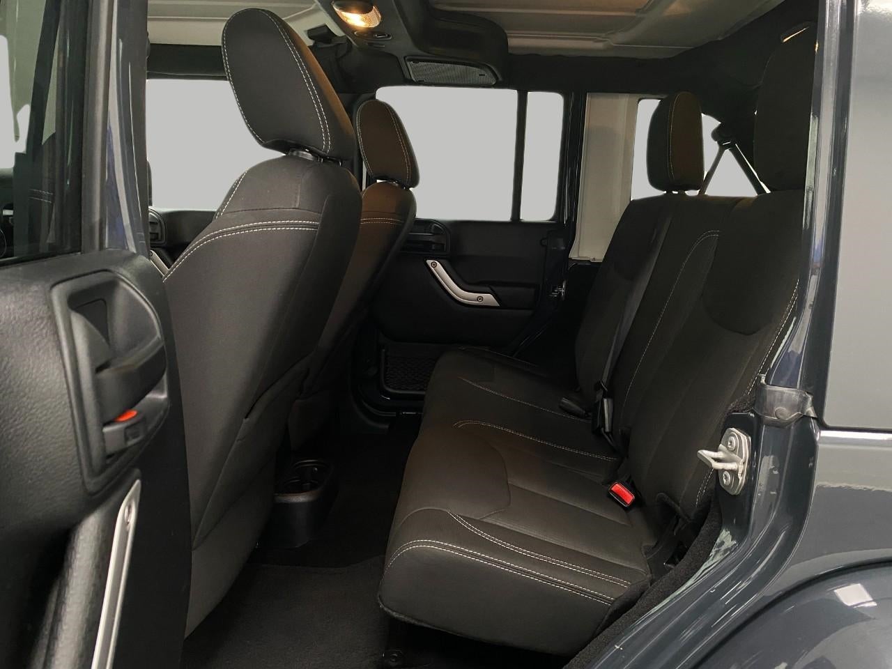 2016 Jeep Wrangler Unlimited 4WD 4dr Sahara