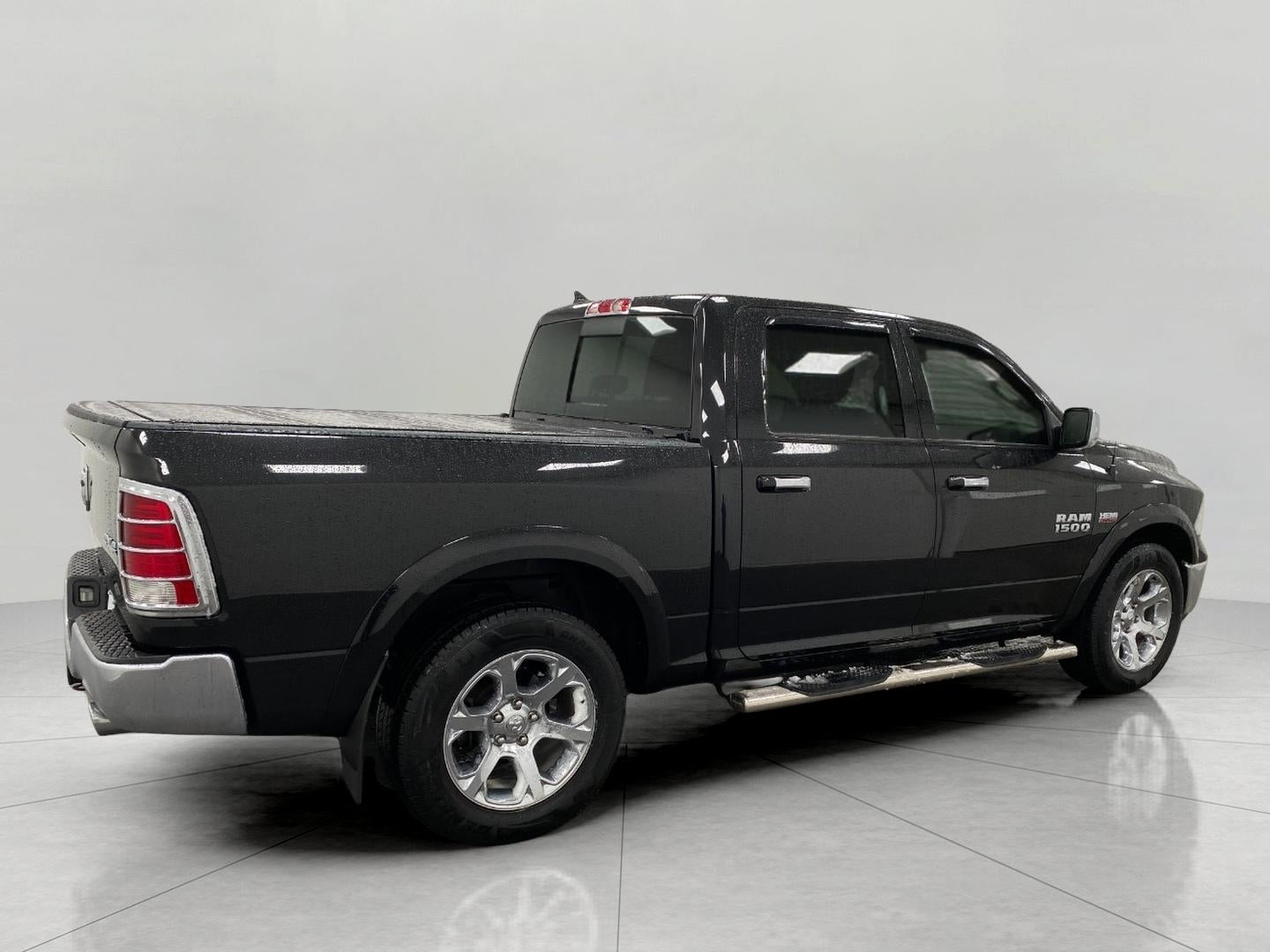 2017 RAM 1500 Laramie 4x4 Crew Cab 5'7 Box