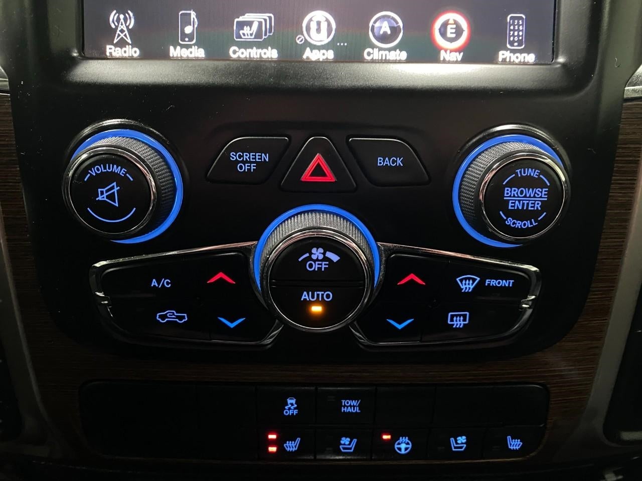 2017 RAM 1500 Laramie 4x4 Crew Cab 5'7 Box