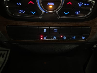 2017 RAM 1500 Laramie 4x4 Crew Cab 5'7 Box