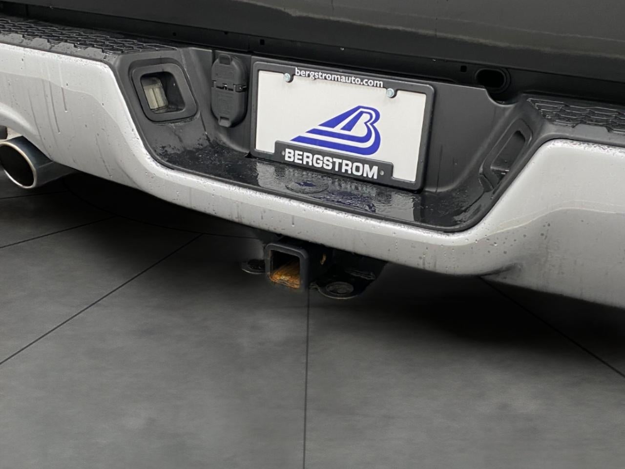 2017 RAM 1500 Laramie 4x4 Crew Cab 5'7 Box