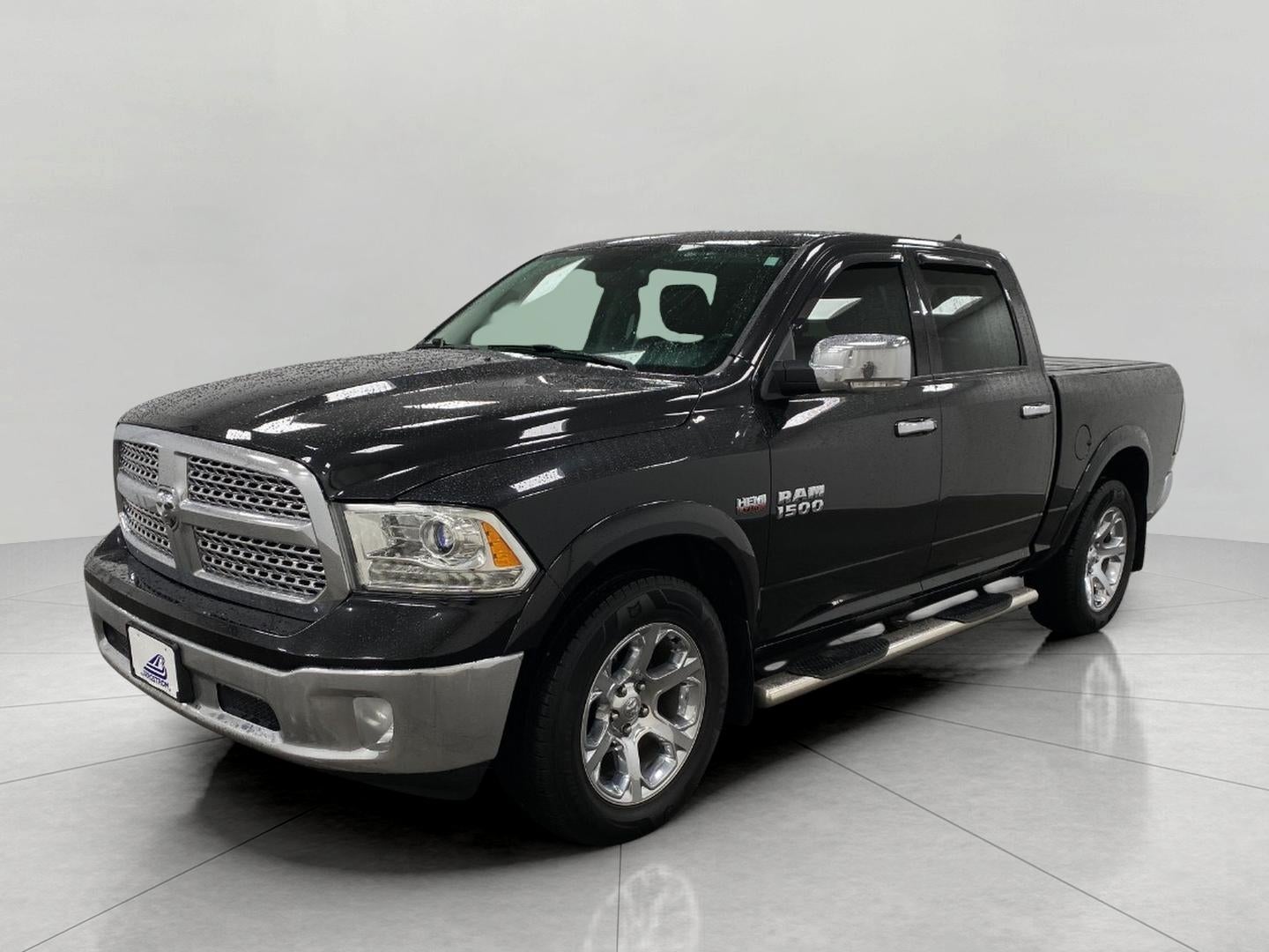 2017 RAM 1500 Laramie 4x4 Crew Cab 5'7 Box