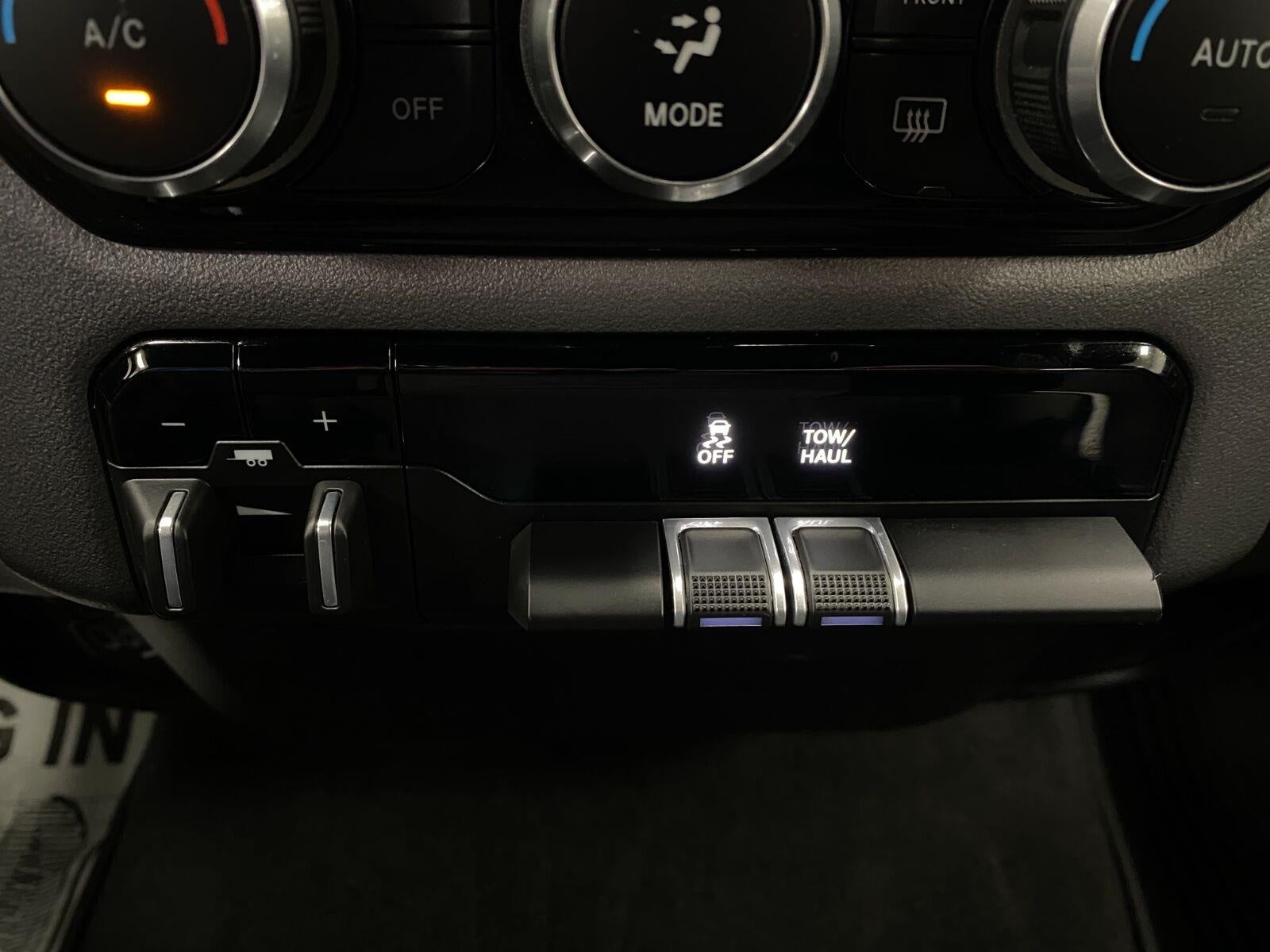 2022 RAM 1500 Big Horn 4x4 Crew Cab 5'7 Box