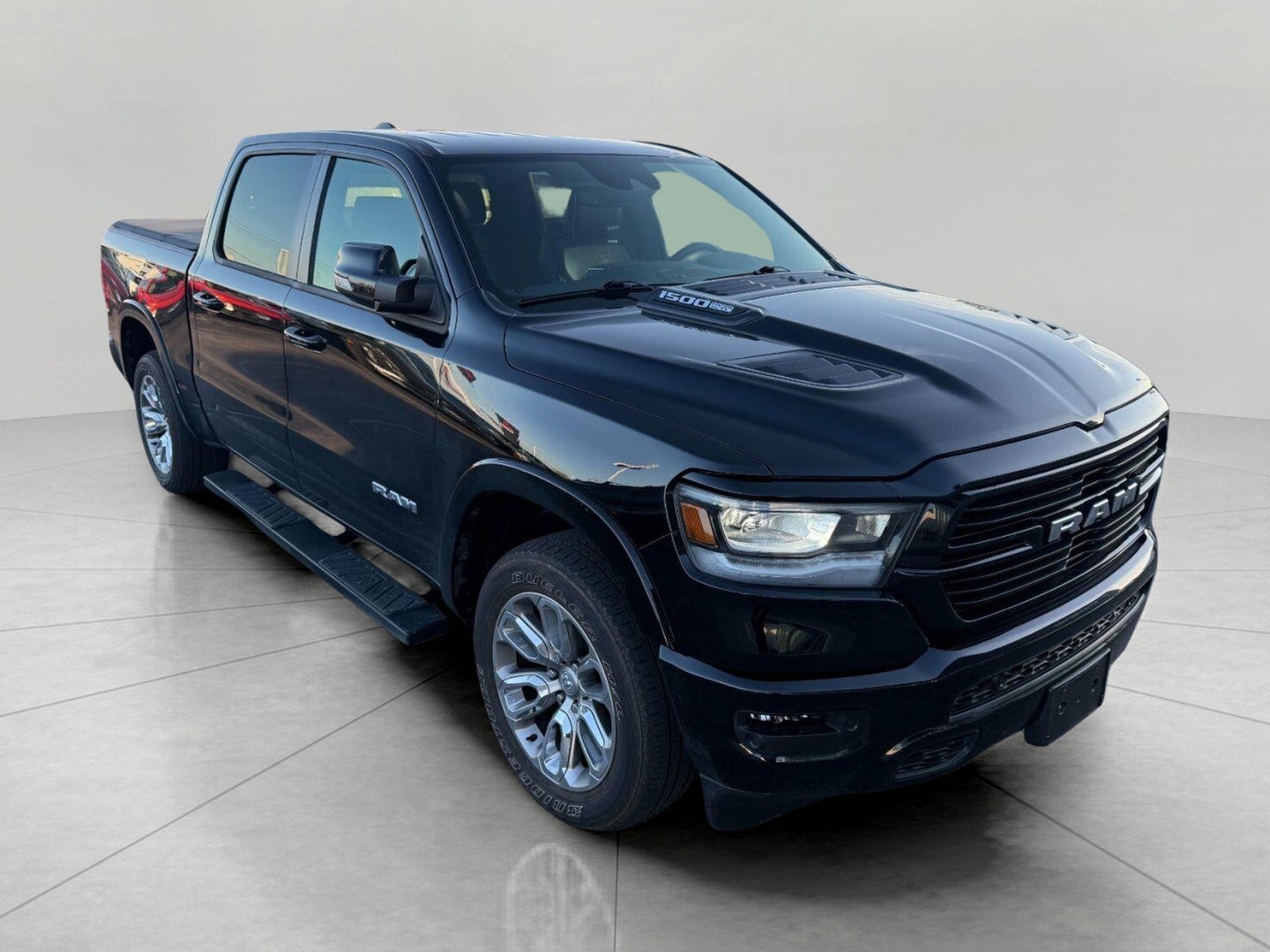 2022 RAM 1500 Laramie 4x4 Crew Cab 5'7 Box