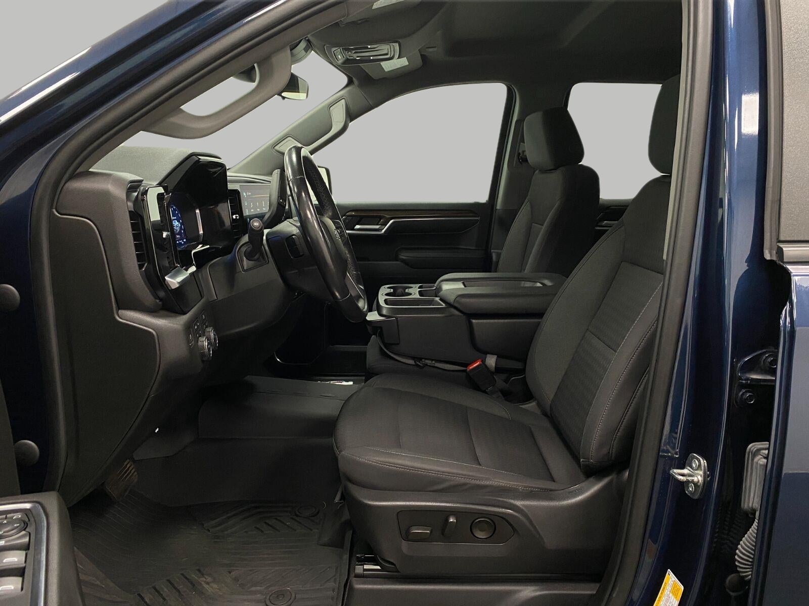 2022 Chevrolet Silverado 1500 4WD Crew Cab 147 RST