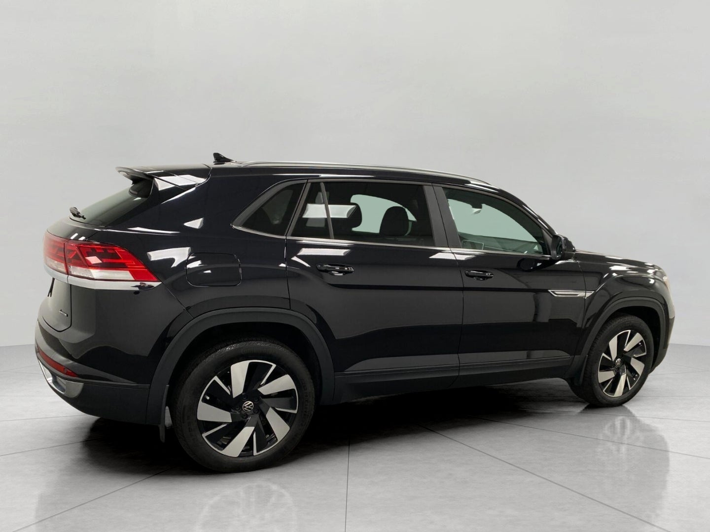 2024 Volkswagen Atlas Cross Sport 2.0T SE w/Technology 4MOTION