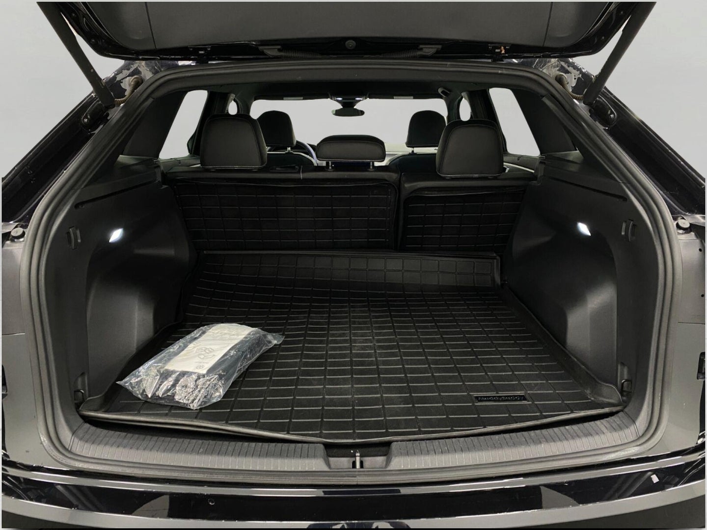 2024 Volkswagen Atlas Cross Sport 2.0T SE w/Technology 4MOTION