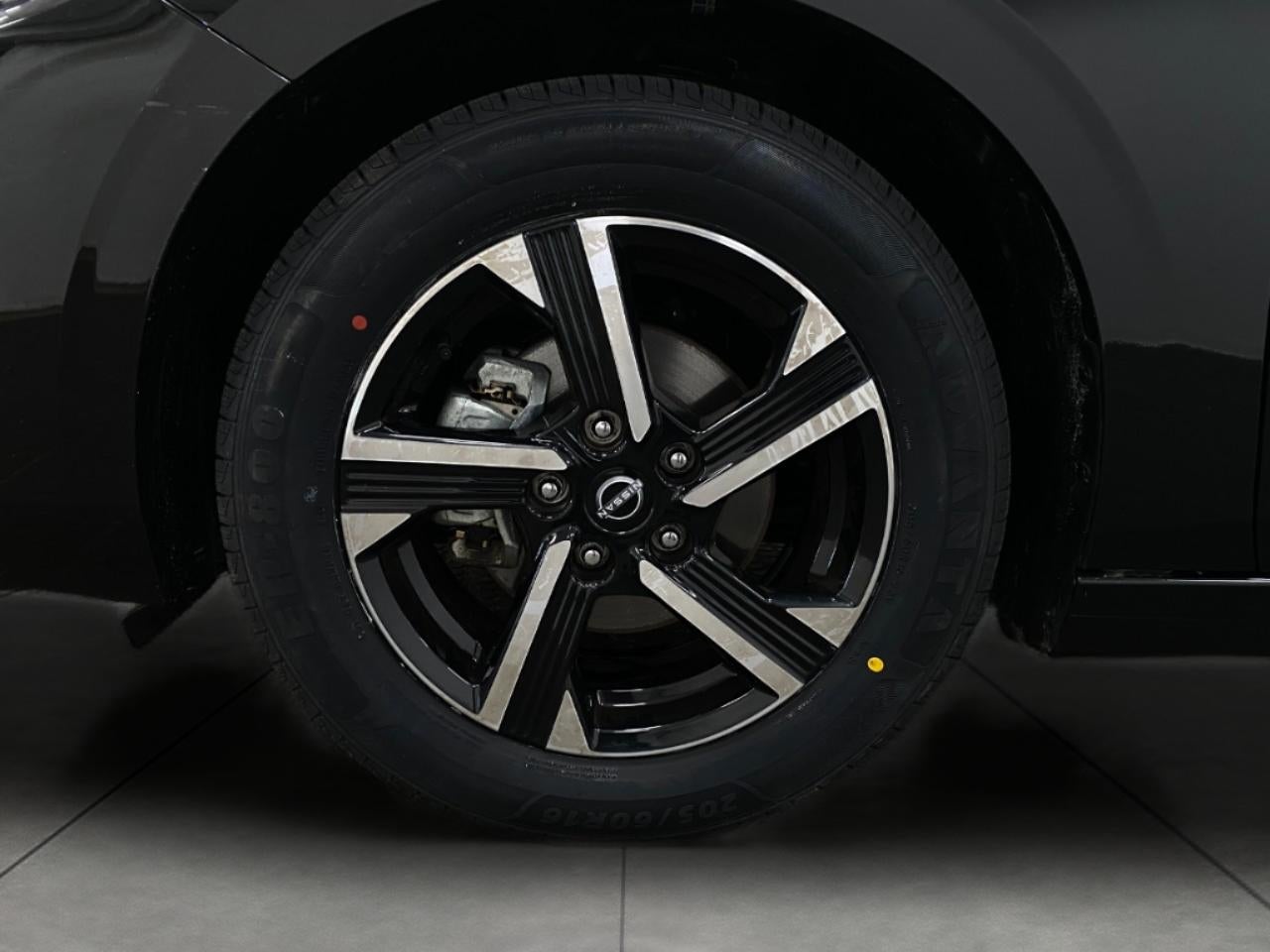 2025 Nissan Sentra SV CVT