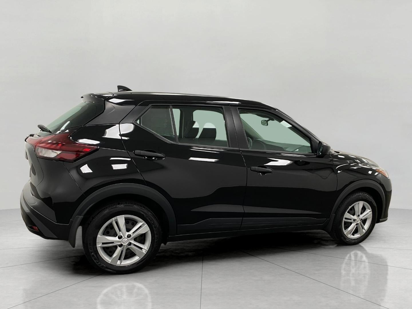 2023 Nissan Kicks S FWD