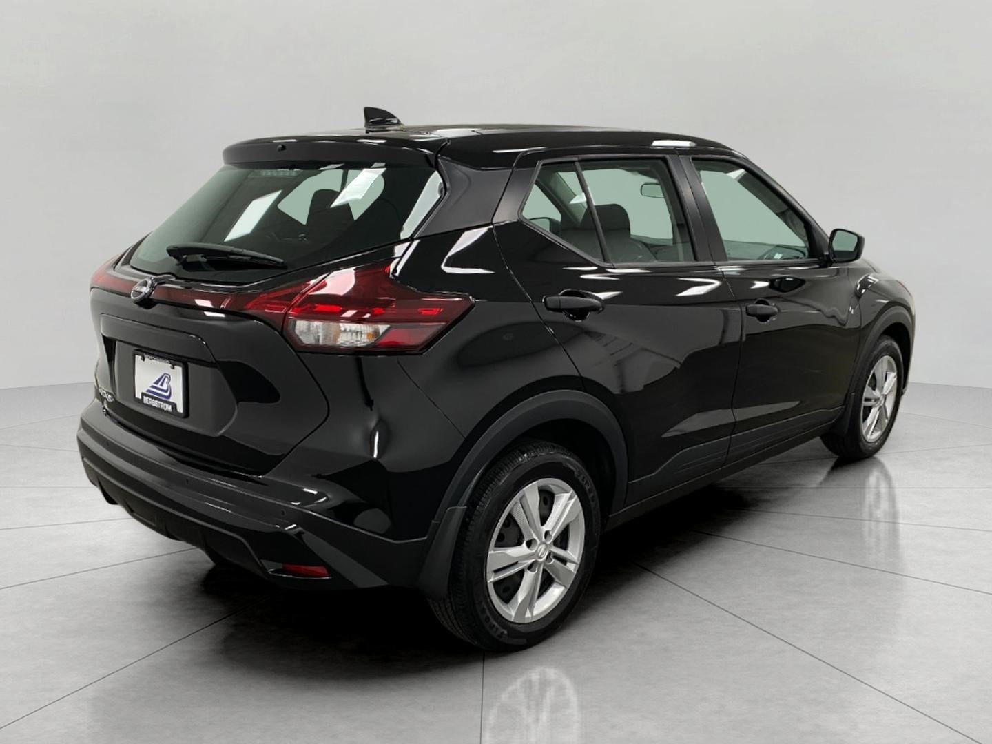 2023 Nissan Kicks S FWD