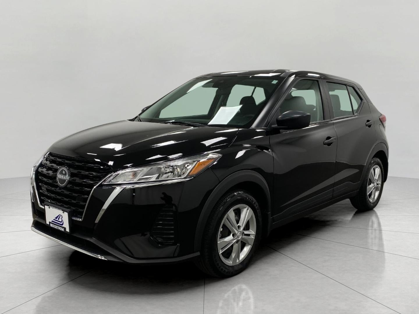 2023 Nissan Kicks S FWD
