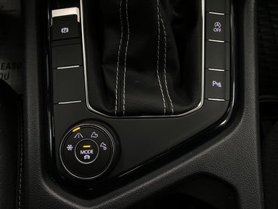 2025 Volkswagen Taos SE Black 4MOTION