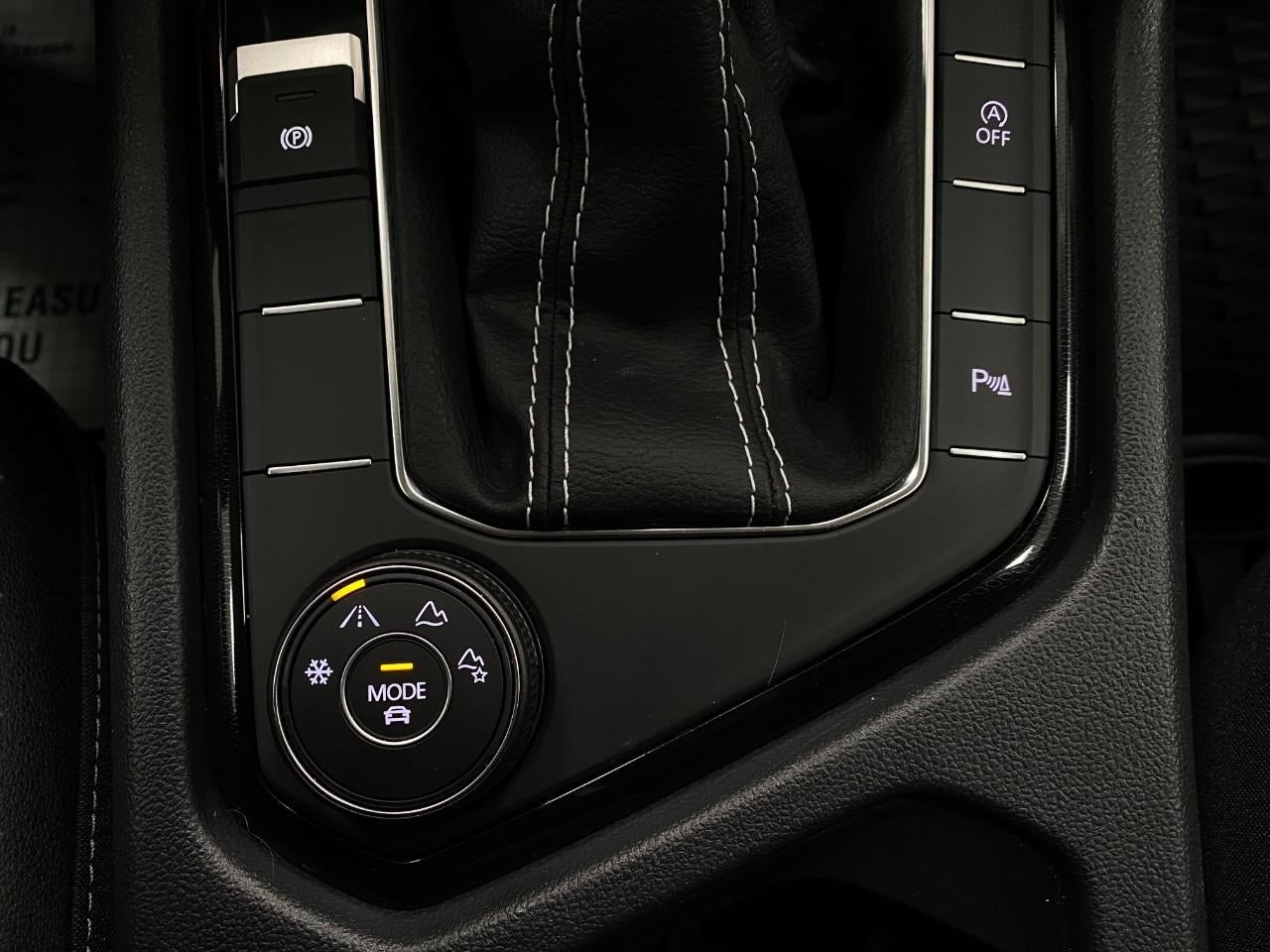 2025 Volkswagen Taos SE Black 4MOTION