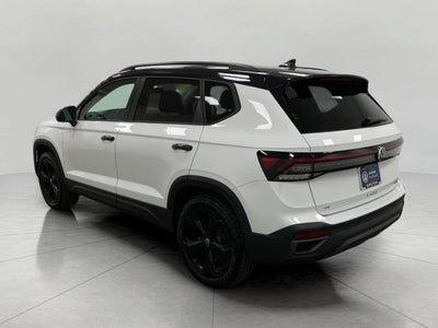 2025 Volkswagen Taos SE Black 4MOTION