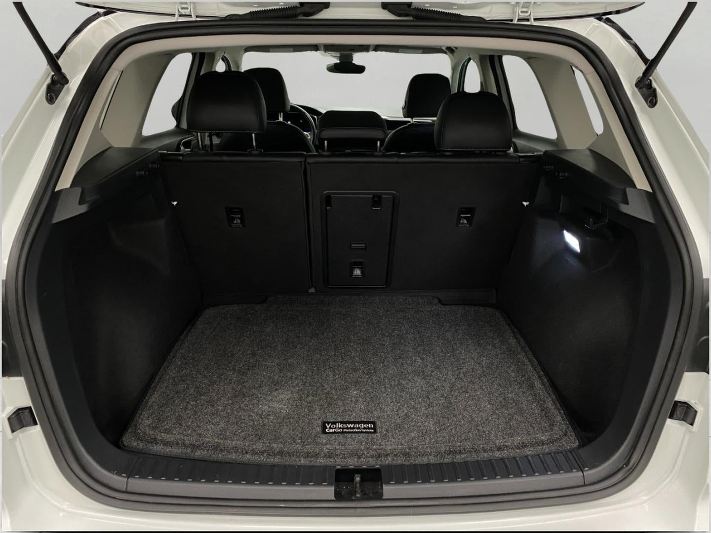 2025 Volkswagen Taos SE Black 4MOTION