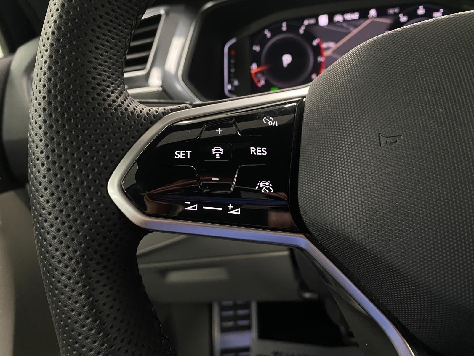 2024 Volkswagen Tiguan 2.0T SEL R-Line 4MOTION