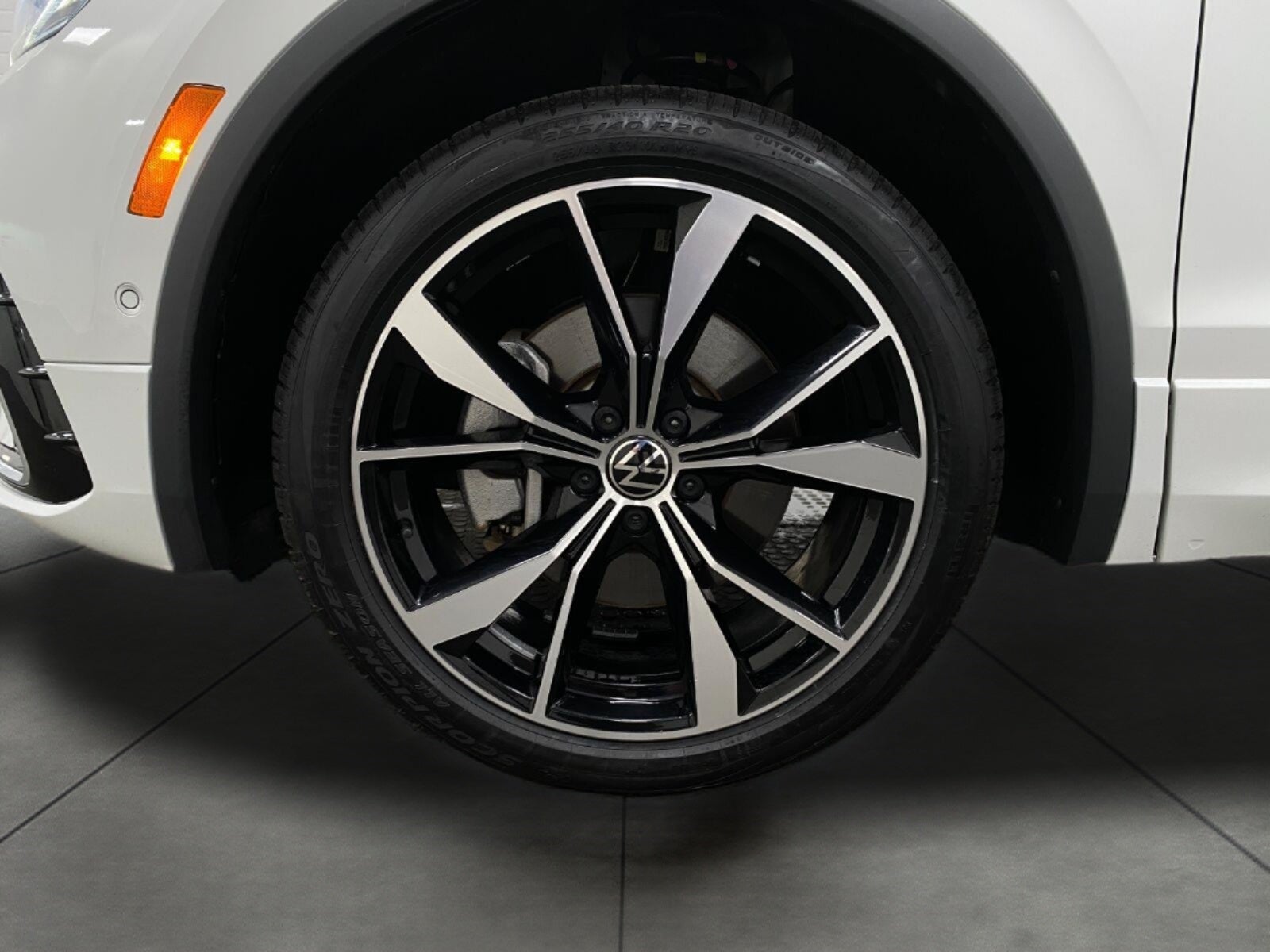 2023 Volkswagen Tiguan 2.0T SEL R-Line 4MOTION