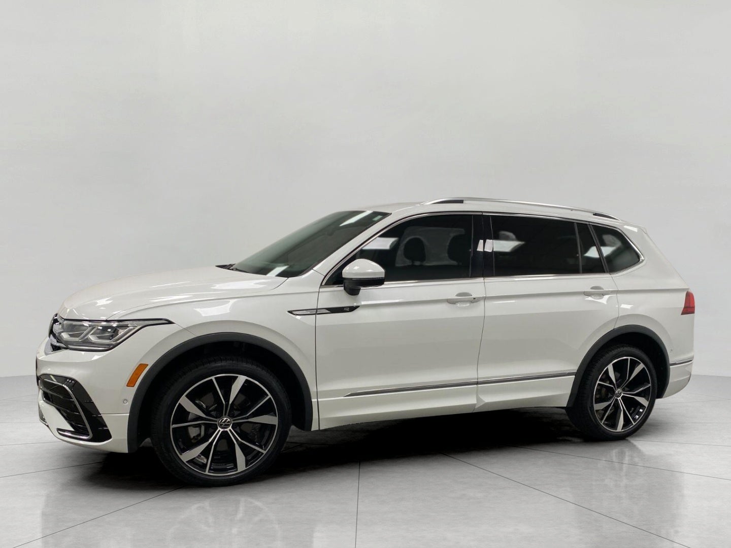 2023 Volkswagen Tiguan 2.0T SEL R-Line 4MOTION