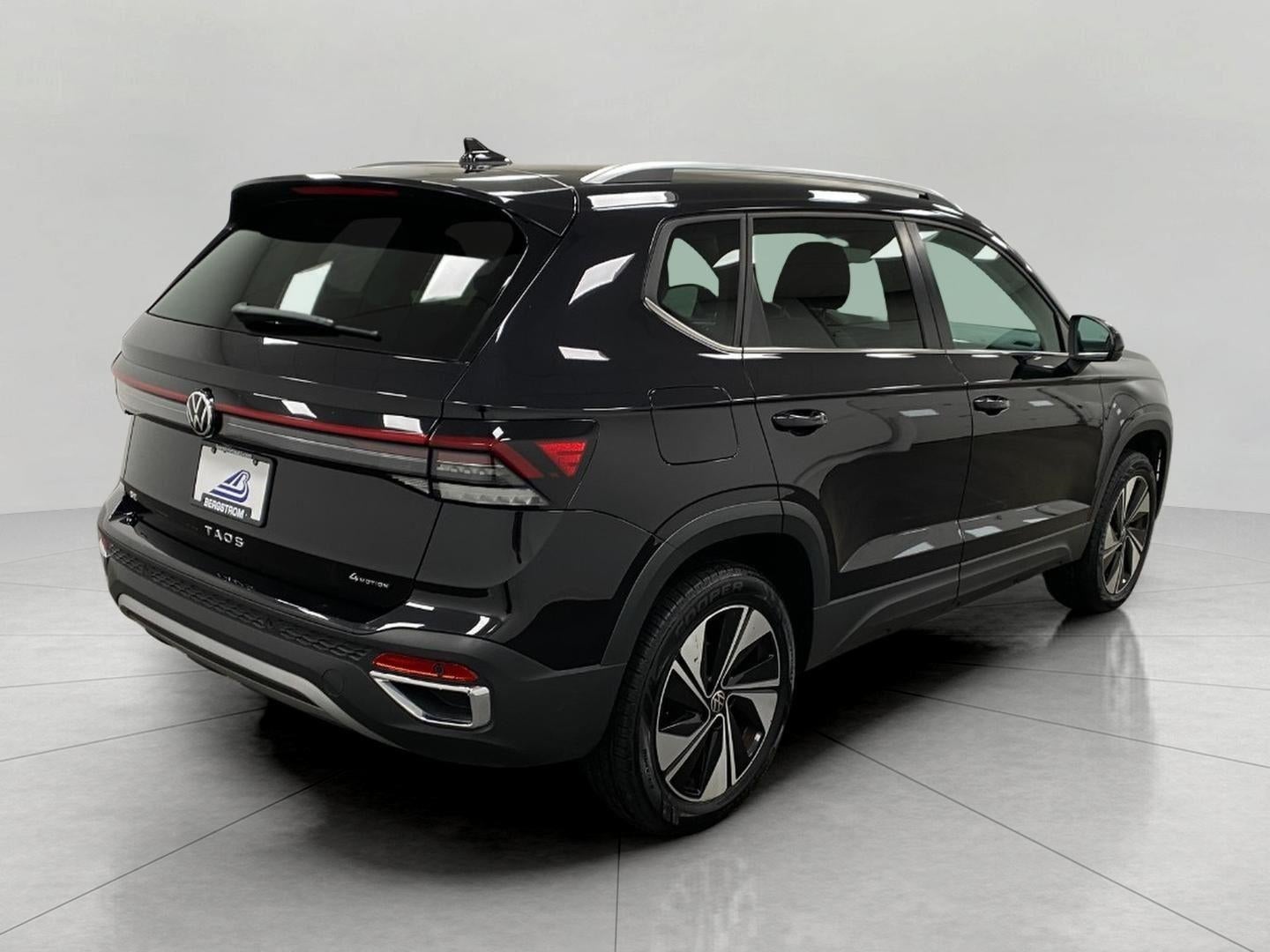 2025 Volkswagen Taos SE 4MOTION