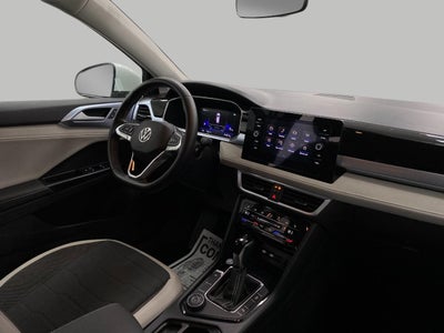 2025 Volkswagen Taos SE 4MOTION