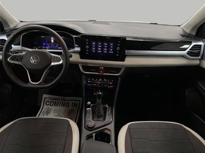 2025 Volkswagen Taos SE 4MOTION