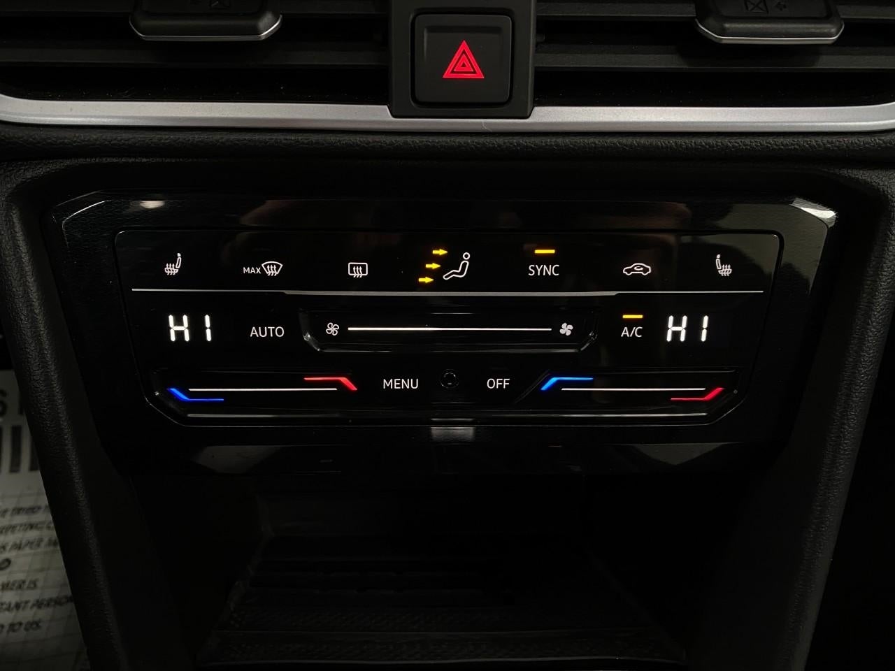2025 Volkswagen Taos SE 4MOTION
