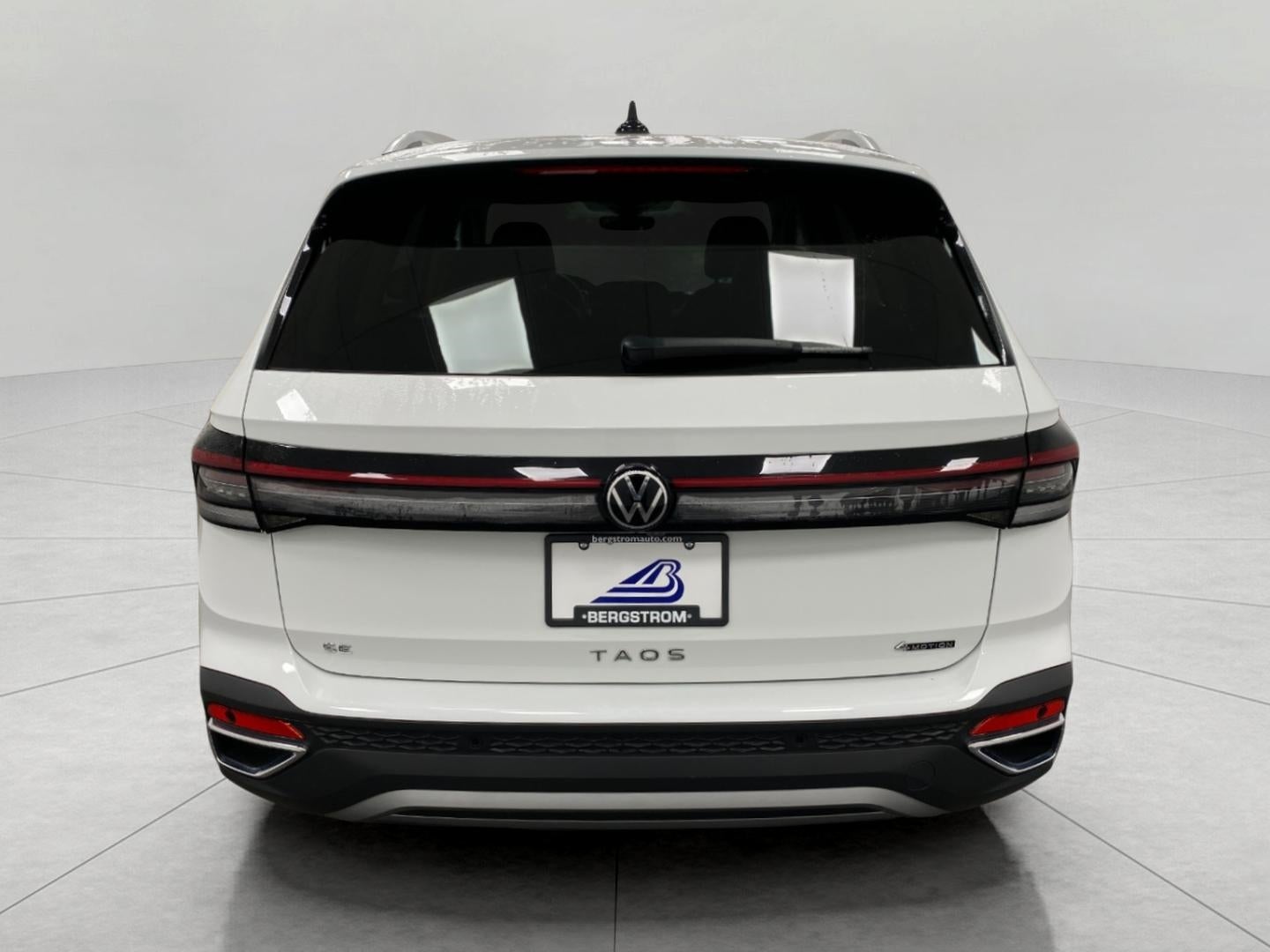 2025 Volkswagen Taos SE 4MOTION