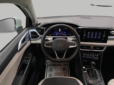 2025 Volkswagen Taos SE 4MOTION