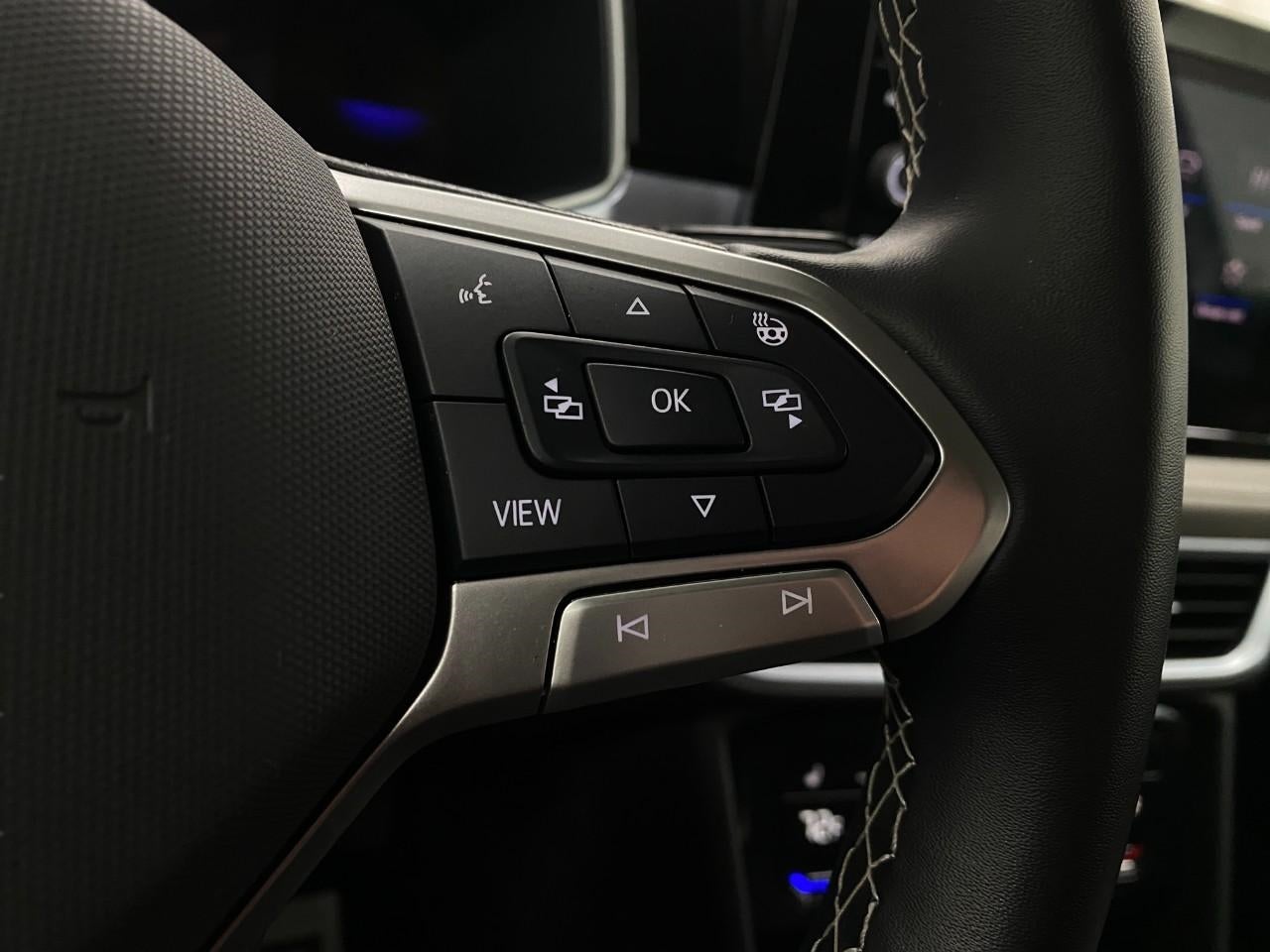 2025 Volkswagen Taos SE 4MOTION