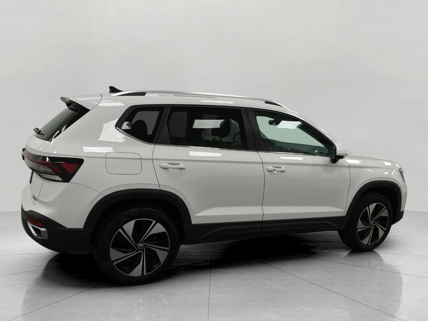 2025 Volkswagen Taos SE 4MOTION