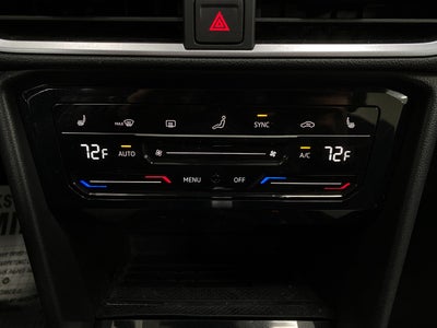 2025 Volkswagen Taos SE 4MOTION