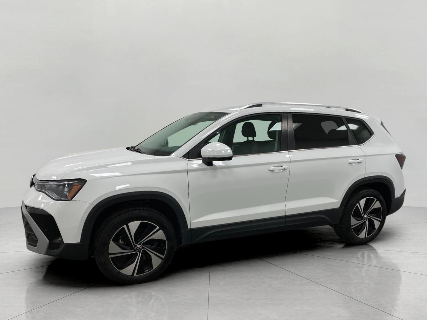 2025 Volkswagen Taos SE 4MOTION