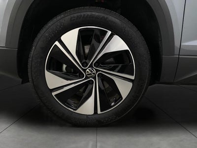 2025 Volkswagen Taos SE 4MOTION