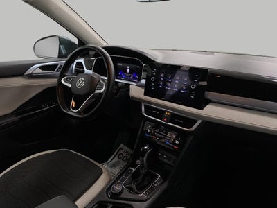 2025 Volkswagen Taos SE 4MOTION
