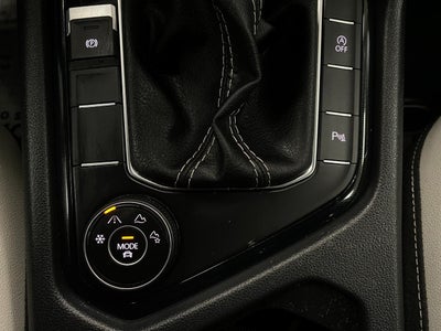 2025 Volkswagen Taos SE 4MOTION