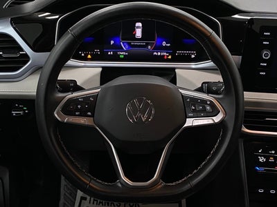 2025 Volkswagen Taos SE 4MOTION
