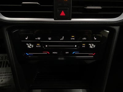 2025 Volkswagen Taos SE 4MOTION