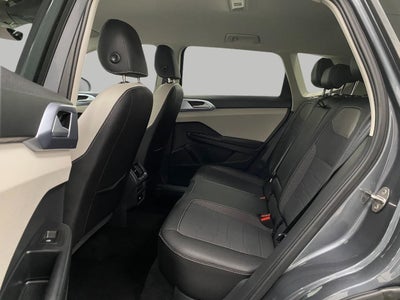 2025 Volkswagen Taos SE 4MOTION