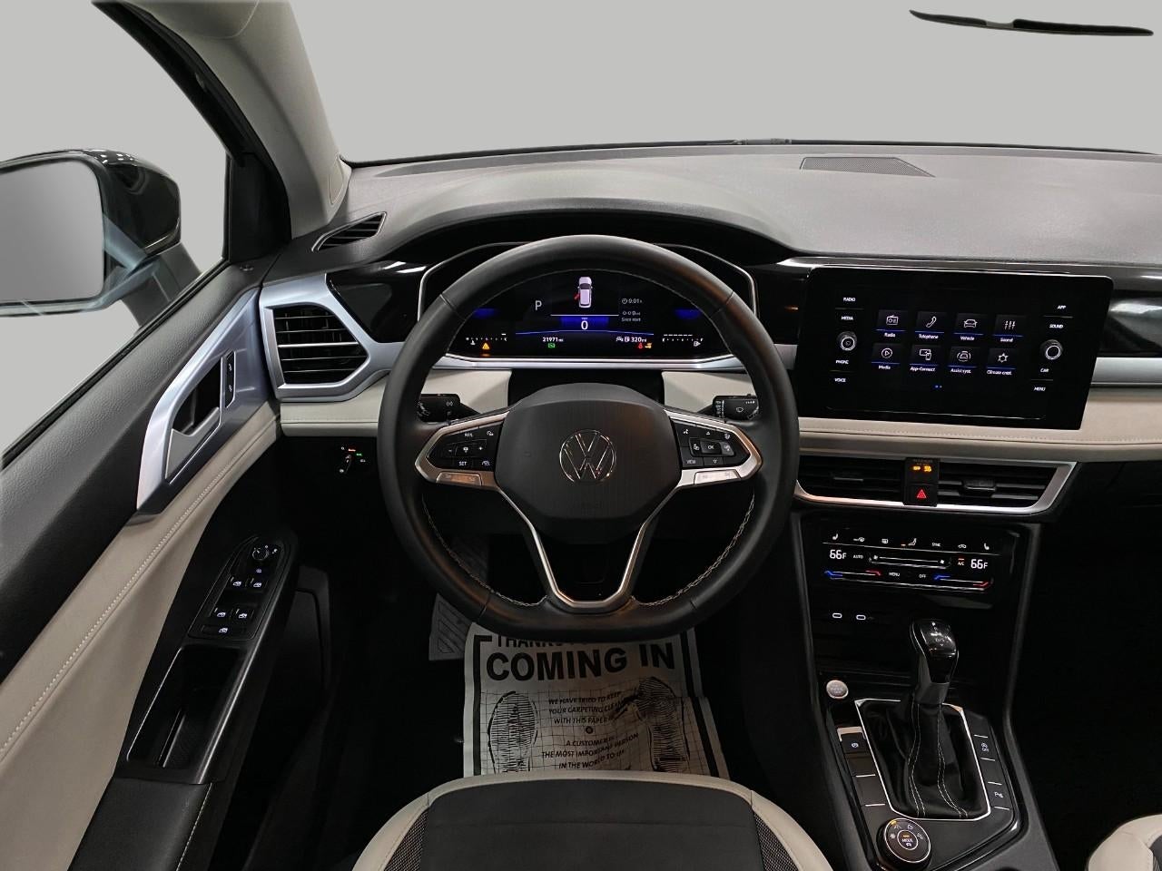 2025 Volkswagen Taos SE 4MOTION