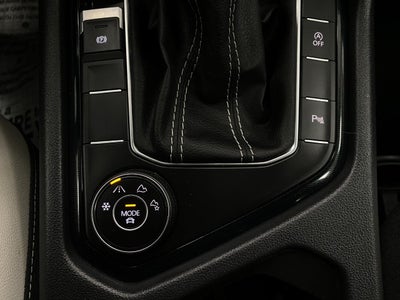 2025 Volkswagen Taos SE 4MOTION
