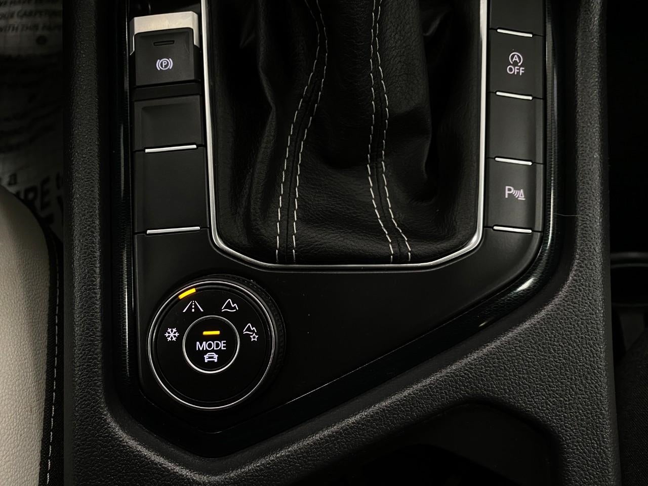 2025 Volkswagen Taos SE 4MOTION
