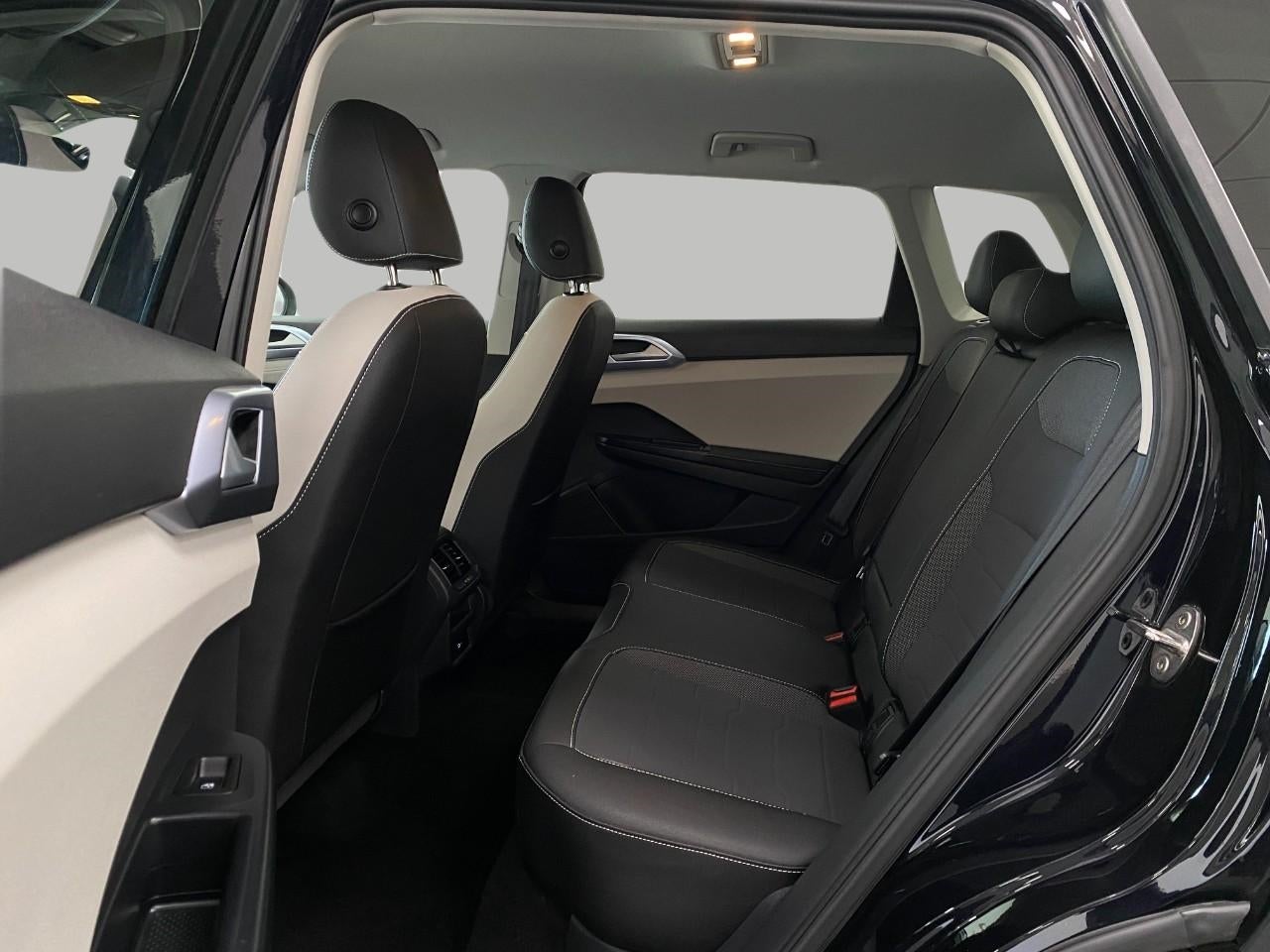 2025 Volkswagen Taos SE 4MOTION