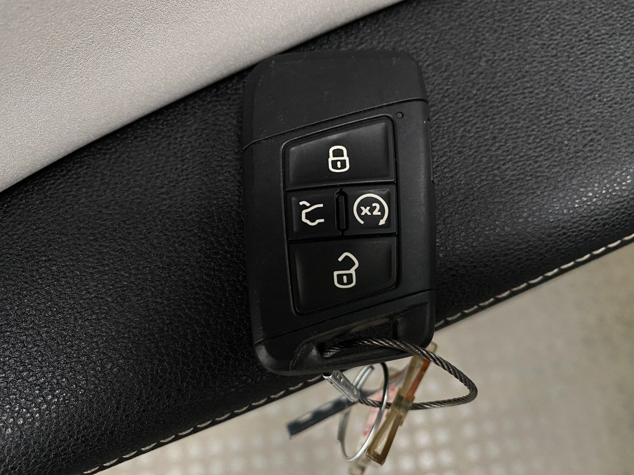 2025 Volkswagen Taos SE 4MOTION