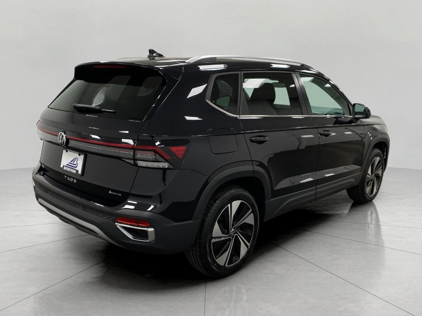 2025 Volkswagen Taos SE 4MOTION