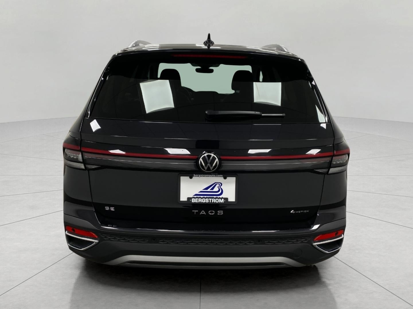2025 Volkswagen Taos SE 4MOTION