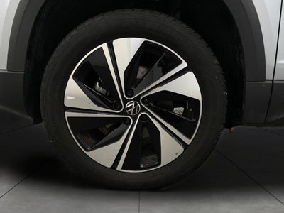 2025 Volkswagen Taos SE 4MOTION