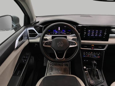 2025 Volkswagen Taos SE 4MOTION