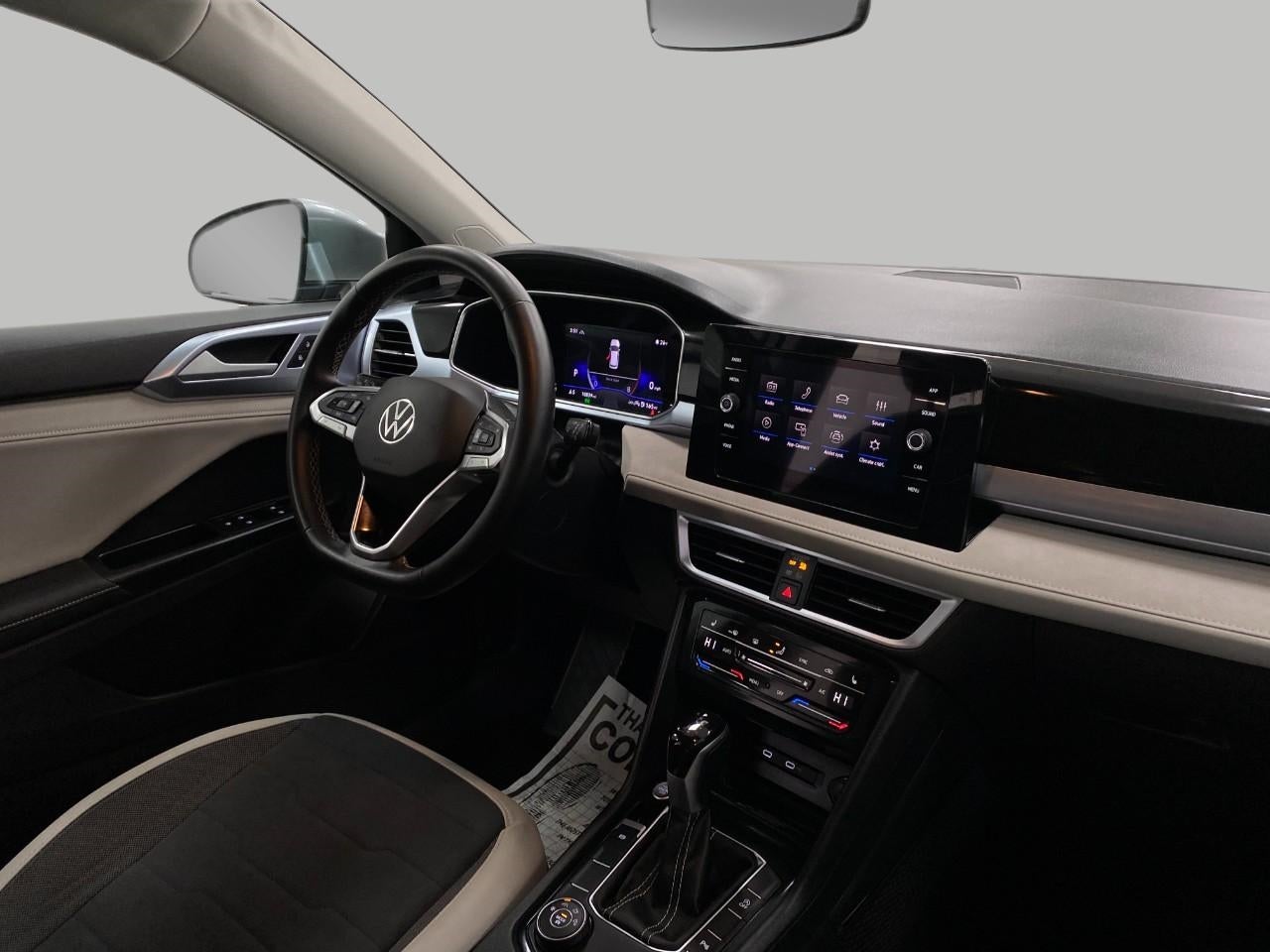 2025 Volkswagen Taos SE 4MOTION