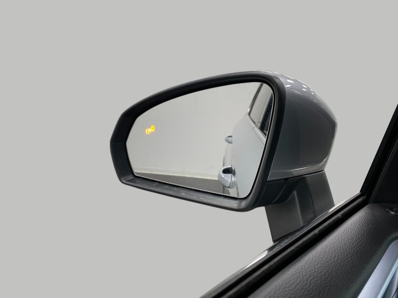 2025 Volkswagen Taos SE 4MOTION