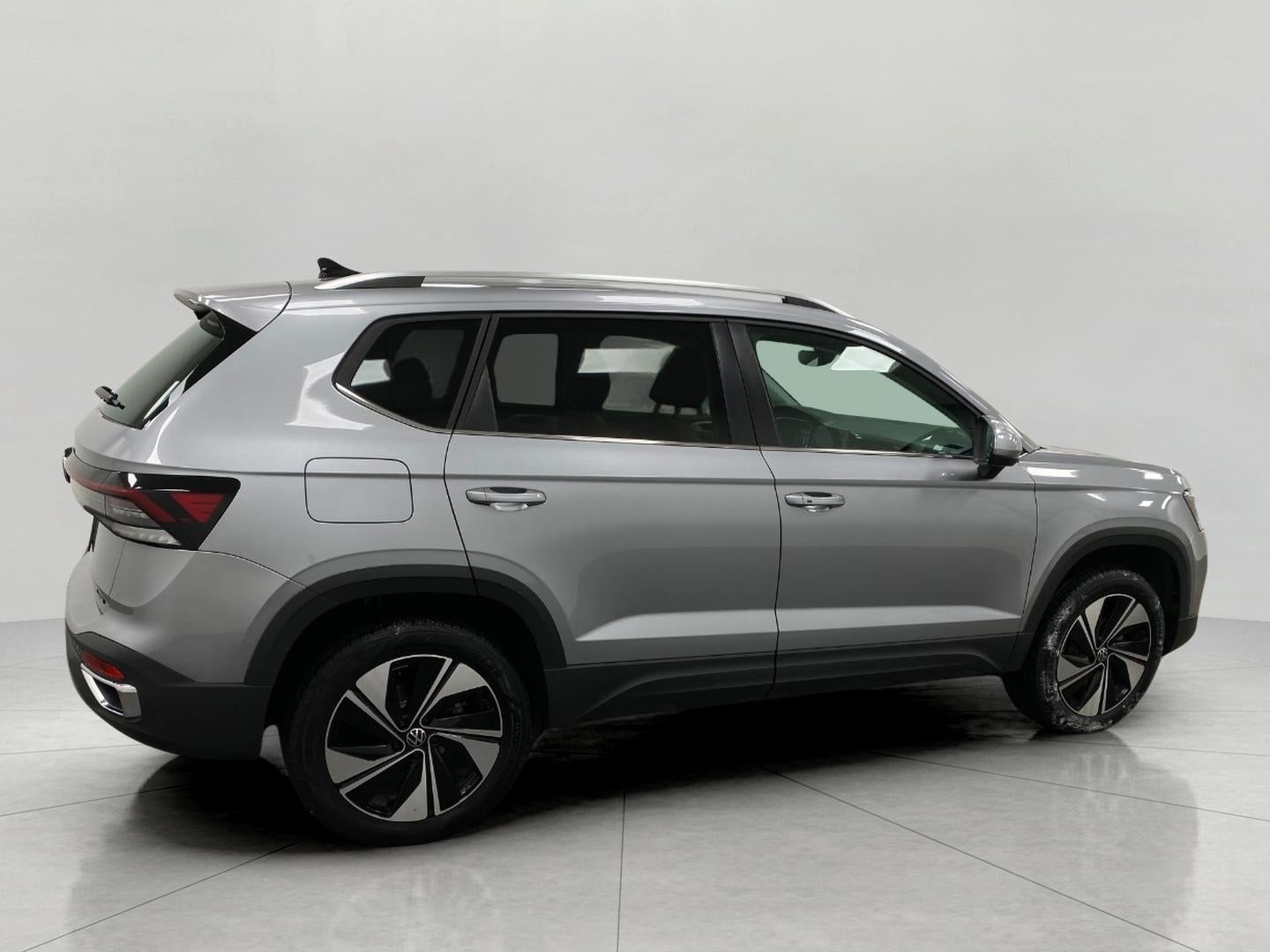 2025 Volkswagen Taos SE 4MOTION
